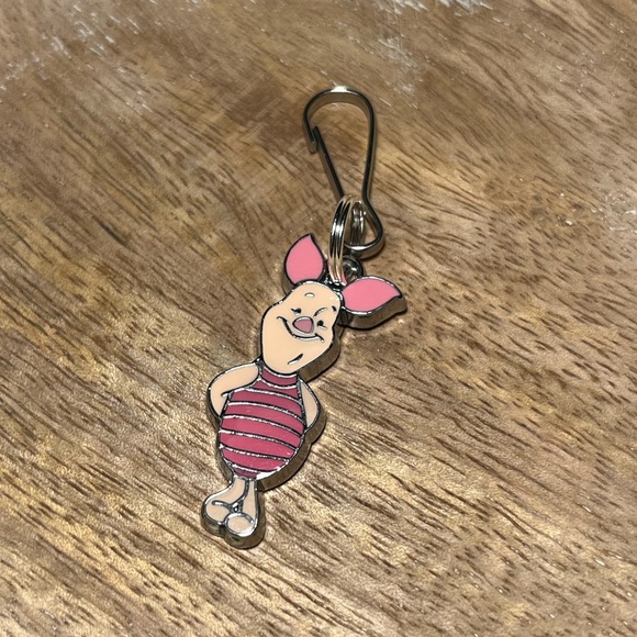 Winnie the Pooh Piglet Charm with Spring Hook - Picture 3 of 6